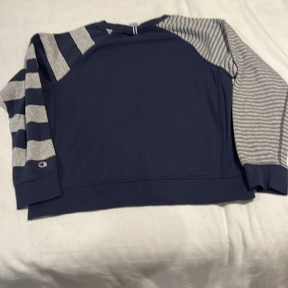 Champion sweatshirt - Picture 3 of 3